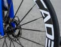 Zusammen mit den neuen Cadex Aero-Laufrädern hat Giant auch einen eigenen Reifen entwickelt.