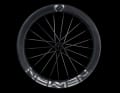 The model is available in two versions: with 24 Sapim CX Ray steel spokes or 21 Vonoa carbon spokes.