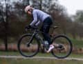 We tried out the Castelli on autumn laps around the house, even in drizzle from above and splashing water from below.