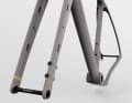 Fixation Direct Mount pour freins à disque, supports Cargo pour sacs et bidons - la fourche AC/Dc+ (Aero Cargo Double Combo) offre toutes les options.