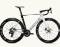 The Ostro VAM with SRAM Force AXS comes with a Quarq power meter. Cost of the complete bike: 9049 euros. Three colour options are available ex works, and the frame set can also be painted as desired in the in-house configurator.