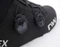 The proprietary twist lock system is not very intuitive and can only be used to a limited extent with thick winter gloves.