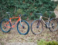 Extreme gravel bikes in a test duel: the race-ready BMC Kaius (left) meets the adventure-ready BMC Urs.