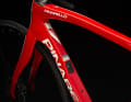 Das Rahmen-Set basiert auf einer einfacheren Carbonqualität als bei den anderen Modellen der F-Serie oder des Dogma F.