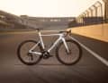 The fourth generation doesn’t just feature a new frame. The wheels, handlebars and tyres have also been redesigned