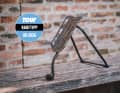 Leicht, flexibel und stabil - der Switch Rack von Restrap ist aktuell einer der besten Bikepacking-Träger am Markt und eine absolute Empfehlung. Kaum zu glauben: Obwohl der Switch Rack nur knapp über 700 Gramm wiegt, packt er satte 30 Kilo an Beladung - und bleibt dabei erstaunlich stabil im Gelände.