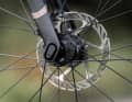 The new model inherits the twin-tip fork from its predecessor, which allows the steering geometry to be adjusted.