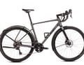 En termes de rapport qualité/prix, l'un des vélos de route les plus intéressants : le Cube Nuroad FE.