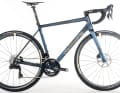 La première place du vélo de course le plus exclusif et le plus léger est occupée par le Leggerissima TLO de Schmolke, spécialiste du carbone, qui coûte 16500 euros. Il s'agit également du vélo de course le plus confortable de 2024.