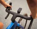 Doesn't that sound familiar? That's right. Canyon uses the same one-piece cockpit on the Ultimate as on the recently revised Aeroad. The beautifully designed carbon unit can be adjusted in height by 15 millimetres and in width in three stages without power separation.