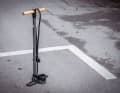 SKS has relaunched the racing compressor. The high-quality floor pump is now larger, more powerful and digital.