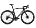 With SRAM Red AXS, the Italians charge at least 15600 euros. With DT Swiss wheels, another 500 euros are added on top.