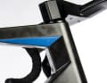 Le carbone est le matériau de choix pour les vélos de compétition, car il est plus léger que l'aluminium et laisse plus de liberté aux fabricants pour la conception du cadre.