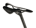 The Caron saddle from Selle Italia presses down the total weight, the seat post provides excellent suspension