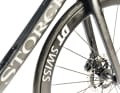 Mit seinen aerodynamischen Rohrformen und den schnellen DT-Swiss-Laufrädern gewinnt Storck die Aero-Wertung in diesem Vergleich