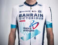 La nouvelle couleur principale du maillot est le blanc, complétée par des touches de bleu clair.