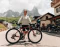 Sandra Schuberth, rédactrice au TOUR, prend le départ de la TOUR Transalp pour la première fois.
