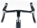 Le cockpit en carbone contribue à comprimer le poids.