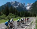 Die Straße von Toblach nach Cortina d’Ampezzo führt zunächst geradewegs auf den machtigen Monte Cristallo zu.