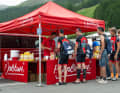 TOUR Transalp 2022 à l'arrivée à Livigno : quand Roland Jentschura fait la cuisine, les gens font la queue.
