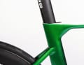 Selon le fabricant, l'Aerfast.4 est de 199 watts, et la tige de selle est ornée d'une inscription correspondante.
