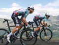 Aleksandr Vlasov (in the foreground) fights his way to fifth place overall at the Tour de France 2022 despite crashes - also to honour the work of his colleagues