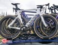 Le Canyon Aeroad de Mathieu van der Poel sur une voiture de l'équipe.