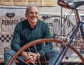 Andreas Höhnen possède une pièce entière remplie de vélos historiques, de maillots et de souvenirs de cyclisme - et derrière chacun se cache une histoire fascinante de passion pour le cyclisme.