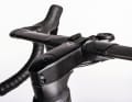The stylish aero handlebars can be tilted by 15 degrees in the stem for customisation