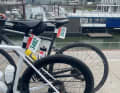 Kurzer Radvergleich: Vorne Davids Rennrad, dahinter mein Gravelbike mit massiverem Rahmen und breiteren Reifen