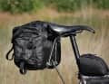 Il n'est pas toujours nécessaire d'utiliser la fusée à cul, il existe d'autres solutions pour transporter les bagages derrière la selle