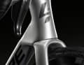In the TOUR wind tunnel test, the top model achieved an aero performance of 217 watts. The predecessor was comparatively slow at 229 watts.