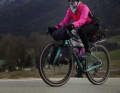 Bikepacking-Tour im Winter. Mit dabei: Zelt und Winter-Schlafequipment, Koch-Set, Essen, Erste Hilfe, Hygiene, Werkzeug, ...