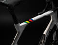 The most striking detail of the frameset is the interrupted seat tube.