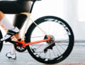 Un look professionnel à petit prix : Zipp élargit sa gamme avec la paire de roues de route 404S.