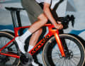 Die neue Generation des Cervélo S5 ist nun auch offiziell im Handel, nachdem Jonas Vingegaard & Co. den Boliden bereits vor mehreren Wochen im Renneinsatz hatten.