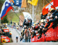 Winning like Tadej Pogacar means: irresistible, superior, consistent. On the Oude Kwaremont, he makes things clear