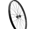 Zipp has dispensed with a hollow chamber for the special carbon rim. This should not only make the single-walled rim more comfortable to ride, but also reduce the risk of punctures and thus tyre and rim defects.