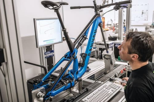 Neben dem ausführlichen Praxistest werden alle Test-Bikes auch unseren standardisierten Test im Labor durchlaufen.