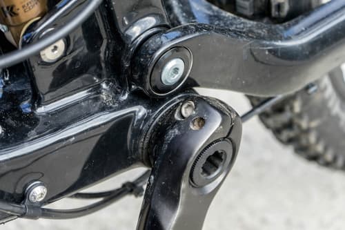  Radon Slide 140 Carbon 9.0: 150 km: Innenlager Pressfit-Lager sind eine Unart. Kaum eingepresst, beginnen sie auch schon zu knarzen. Beim Radon war bereits nach 150 Kilometern ein kleiner Service fällig.