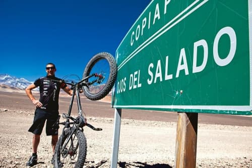   Von 0 auf 6233 Meter, Höhen-Weltrekord: Guido Kunze kurbelte von der Pazifikküste in einem Rutsch auf den Vulkan Ojos del Salado.