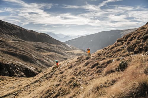   Auf Militärstraßen hinauf, am Grenzkamm entlang und mit Blick auf die Herzstücke der Dolomiten und darüber hinaus: Der Stoneman-Trail am Markinkele lohnt sich.