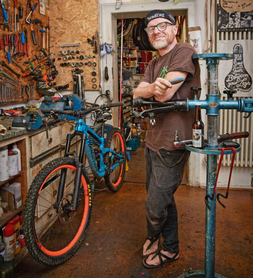 Mario Kaaf, früherer Radkurier und Inhaber des Radshops Ritzelkitzel mit Werkstatt im Münchner Süden