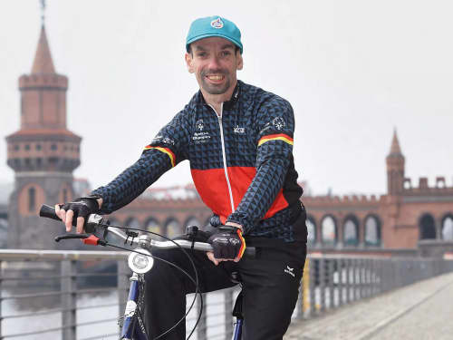   Rennfahrer: Robert Herberg hat als Sportler mit Behinderung schon zahlreiche Medaillen auf seinem Dreirad gewonnen 