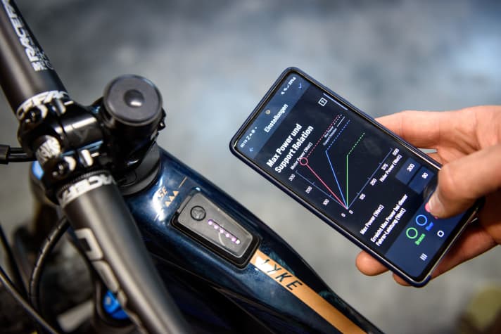 In der Fazua-App lassen sich die Unterstützungsstufen des Ride 60 wie bei vielen anderen Antrieben auch auf die persönlichen Vorlieben anpassen. Das App-Interface ist dabei aber besonders gelungen, die Logik der U-Stufen-Verstellung so verständlich wie bei keiner anderen Motoren-App, die wir bisher genutzt haben.