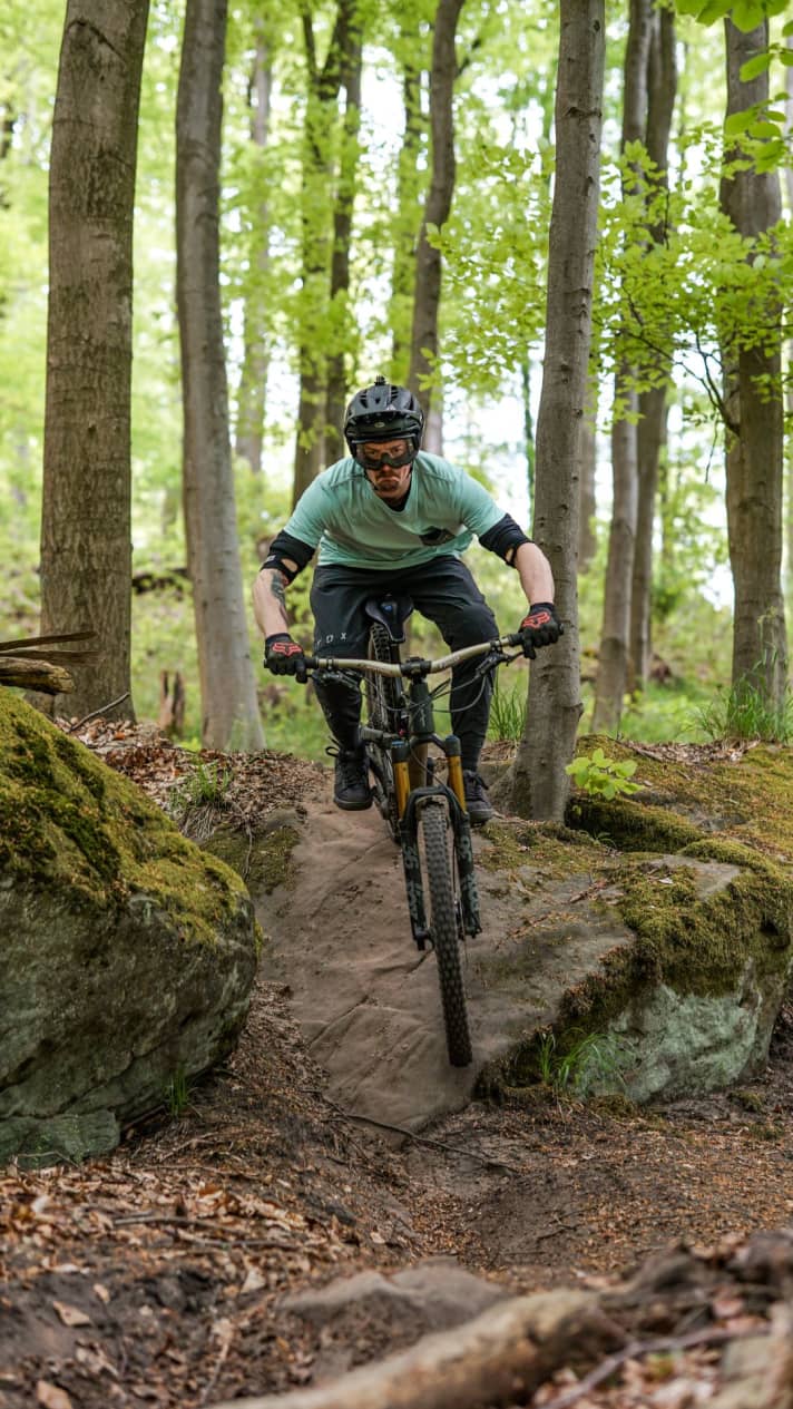 Die Rockrolls und Stepdowns auf dem Saarbrücker MTB-Trail “Schwarze Fünf”  lassen sich auf dieser Runde immer auch per Chickenway umfahren.