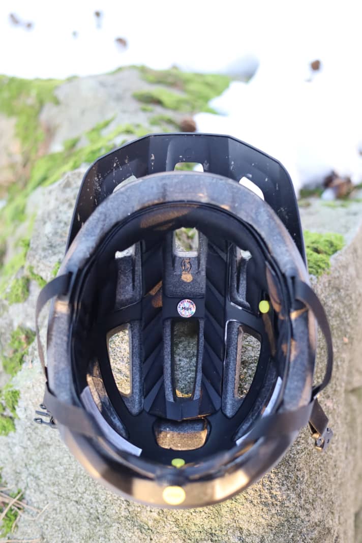 Die Innenausstattung des Scott Argo Plus Helmes fällt minimalistisch aus. Besonders die Polsterung ist dünn.