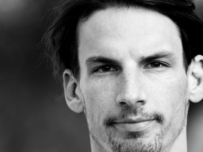 Laurin Lehner, FREERIDE-Redakteur: Extraweiche Gummi­mischungen, wie Addix Ultra Soft von Schwalb oder MaxxGrip von Maxxis, kleben zwar wie Kaugummi auf der Strecke, nutzen sich aber extrem schnell ab. Für den Einsatz im Bikepark sind die teuren Schlappen viel zu schade und schlecht für die Umwelt dazu.