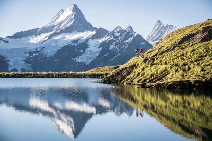 Hohe, schroffe Gipfel, grüne Wiesen und schillernde Sehen: Die Trails rund um Grindelwald gehören landschaftlich zu den schönsten in Europa. | a.