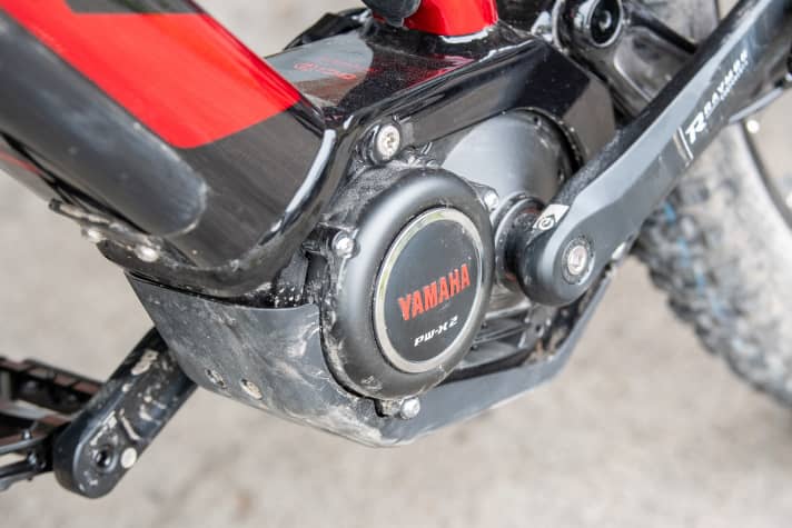   Kräftig, harmonisch und erfreulich leise: Der Yamaha PW-X2 ist nicht in vielen Bikes zu finden. Bei Raymon steckt das Topmodell 2021 in allen vier Modellvarianten des Trailray.